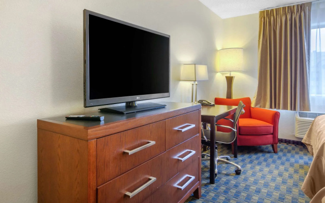 photo 2 of Spark by Hilton Lakewood Denver Southwest