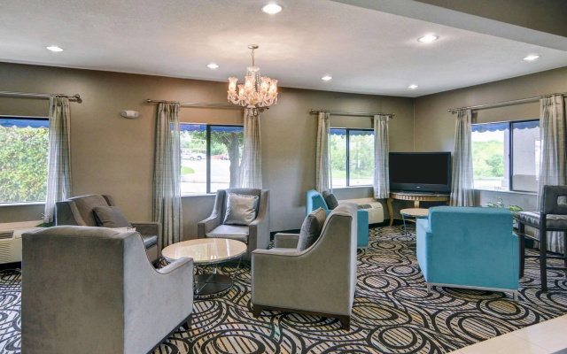 photo 2 of Quality Inn & Suites Grand Prairie South