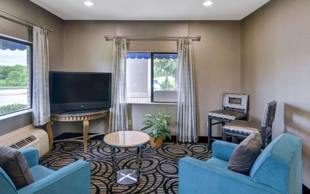photo 3 of Quality Inn & Suites Grand Prairie South