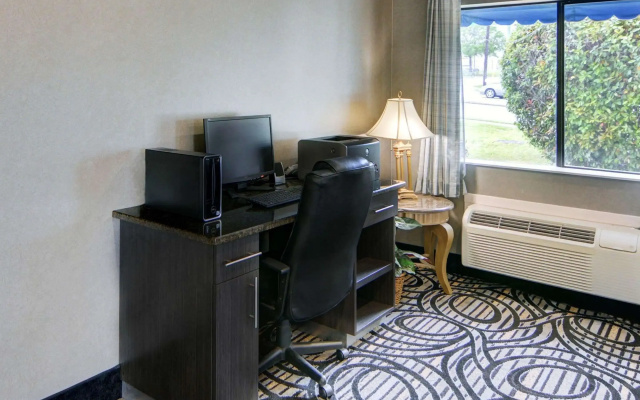 photo 5 of Quality Inn & Suites Grand Prairie South