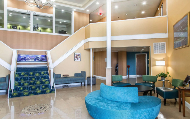 photo 2 of Quality Inn & Suites Middletown - Newport