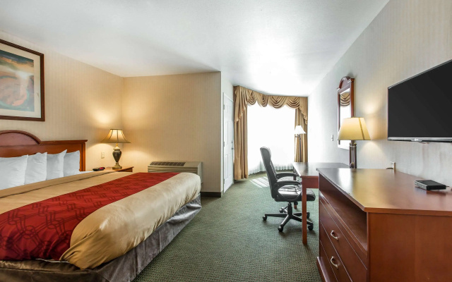 photo 3 of Econo Lodge Inn & Suites Riverside - Corona