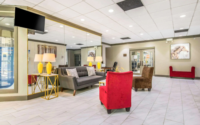 photo 2 of Quality Inn & Suites York East