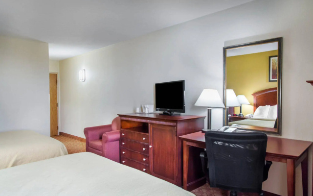 photo 5 of La Quinta Inn & Suites by Wyndham Miamisburg Dayton South