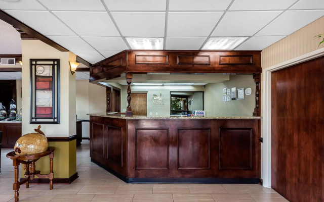 photo 2 of Quality Inn & Suites Mooresville - Lake Norman