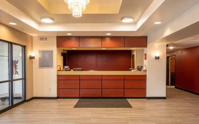 photo 2 of Red Roof Inn & Suites Indianapolis Airport