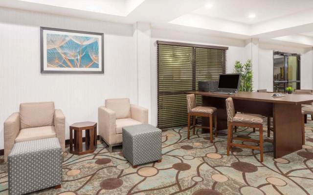 photo 2 of Wyndham Garden Greenville Airport