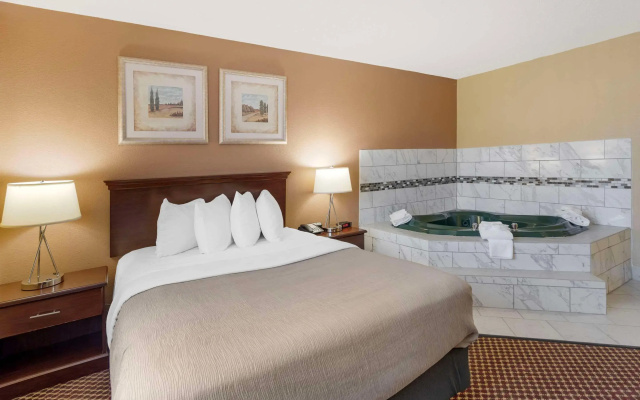 photo 3 of Quality Inn & Suites Bloomington University Area