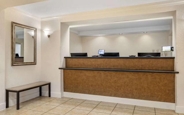 photo 2 of Quality Inn & Suites NRG Park - Medical Center