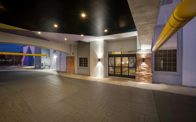 photo 2 of Spark by Hilton Glendale Phoenix North