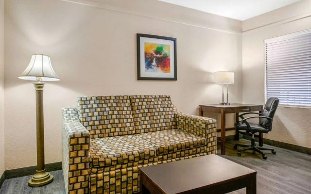 photo 3 of Quality Inn & Suites Jacksonville-Baymeadows