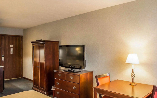 photo 4 of Quality inn & Suites Cincinnati I-275