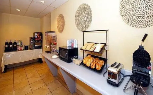 photo 4 of Quality Inn & Suites Downtown Phoenix