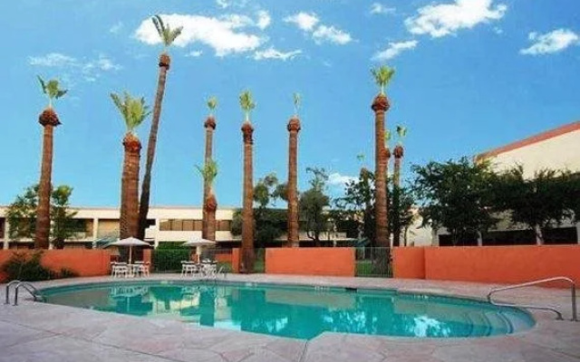 photo 5 of Quality Inn & Suites Downtown Phoenix