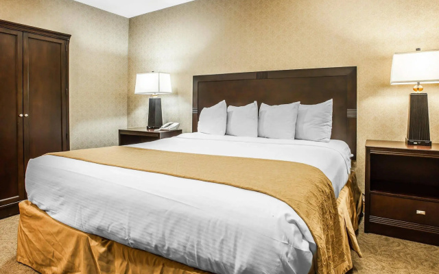 photo 2 of Quality Inn & Suites Hotel Seattle Center
