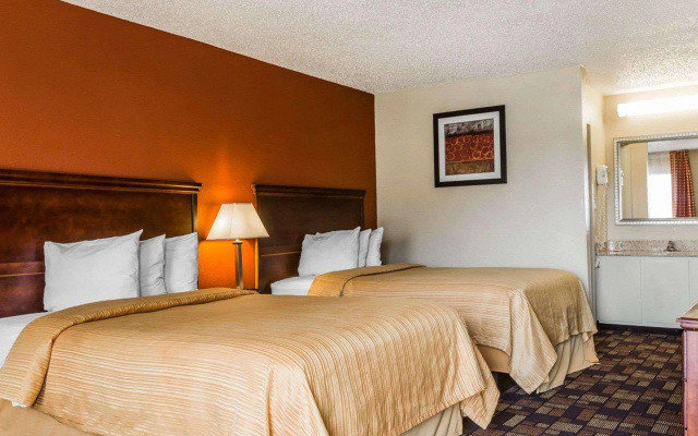 photo 5 of Econo Lodge Inn & Suites