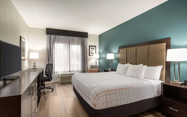 photo 2 of La Quinta Inn & Suites by Wyndham Fairfield - Napa Valley
