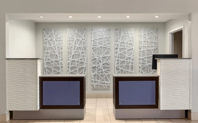 photo 3 of La Quinta Inn & Suites by Wyndham Fairfield - Napa Valley