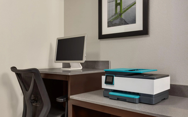 photo 4 of La Quinta Inn & Suites by Wyndham Fairfield - Napa Valley