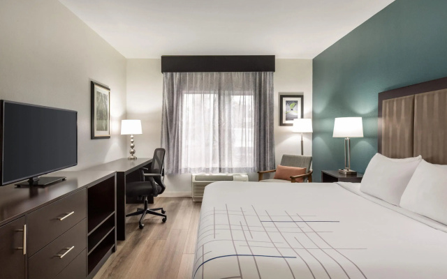 photo 5 of La Quinta Inn & Suites by Wyndham Fairfield - Napa Valley