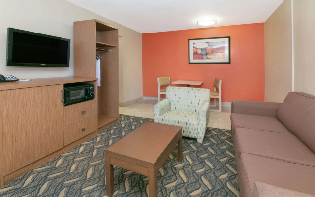 photo 2 of Days Inn & Suites by Wyndham Arlington Near Six Flags