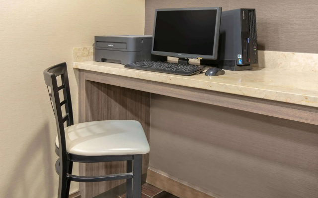 photo 3 of Days Inn & Suites by Wyndham Arlington Near Six Flags