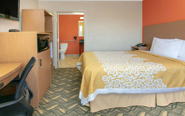 photo 4 of Days Inn & Suites by Wyndham Arlington Near Six Flags