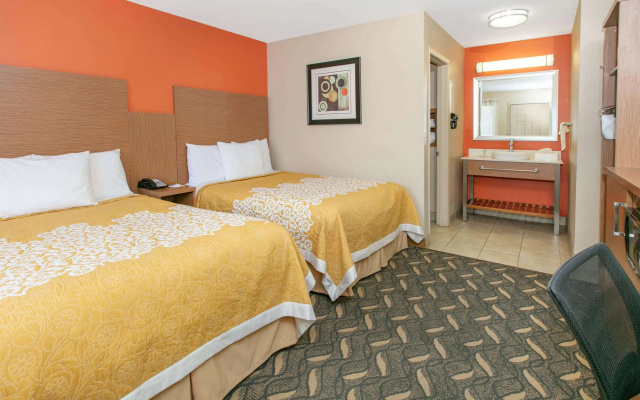 photo 5 of Days Inn & Suites by Wyndham Arlington Near Six Flags