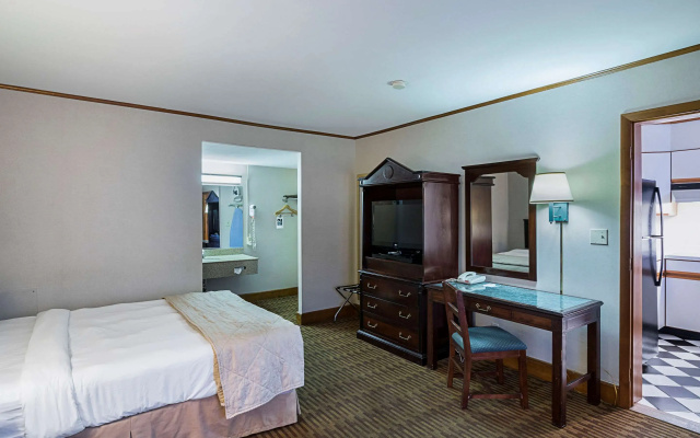 photo 3 of Quality Inn & Suites Skyways
