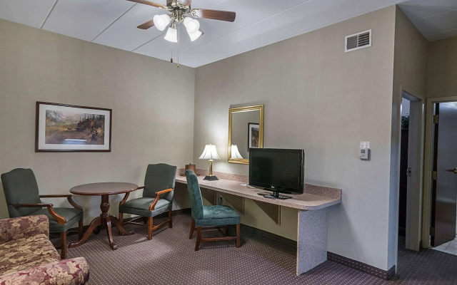 photo 4 of Quality Inn & Suites Skyways