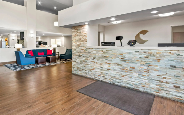 photo 2 of Comfort Inn & Suites Surprise Near Sun City West
