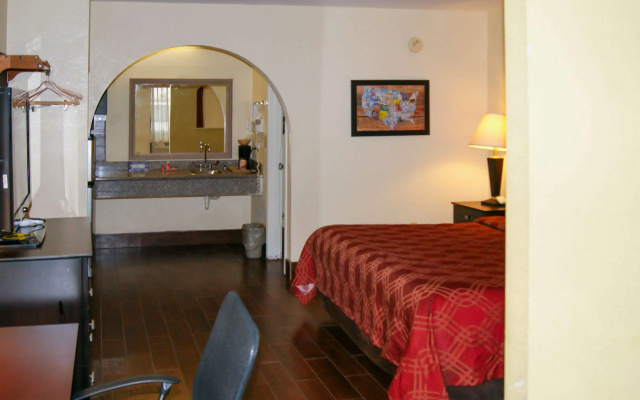 photo 3 of Econo Lodge Inn & Suites West - Energy Corridor