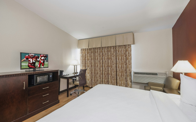 photo 5 of Red Roof Inn & Suites Mt Holly - McGuire AFB