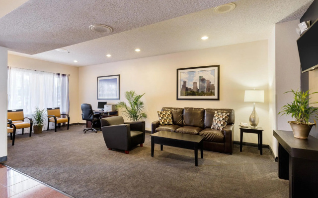 photo 2 of Quality Inn & Suites West Chase