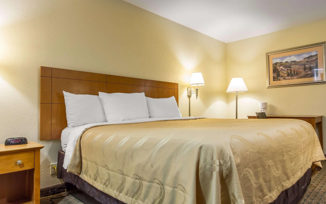 photo 5 of Econo Lodge Inn & Suites Santa Rosa South