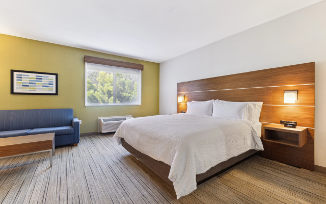 photo 2 of Holiday Inn Express & Suites Mountain View Silicon Valley by IHG