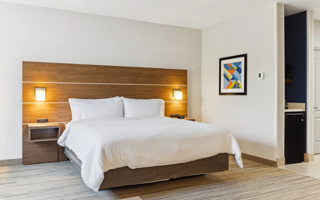 photo 3 of Holiday Inn Express & Suites Mountain View Silicon Valley by IHG