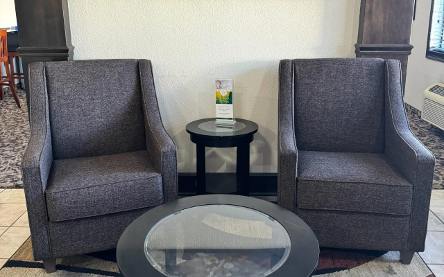 photo 2 of Quality Inn Forsyth - Decatur