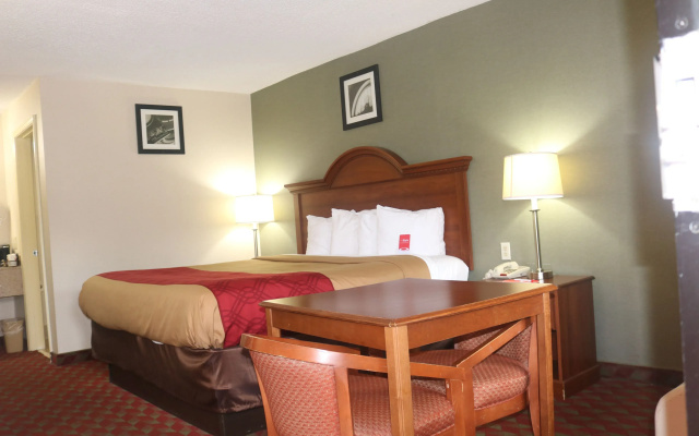 photo 3 of Econo Lodge Huntington - Barboursville University Area