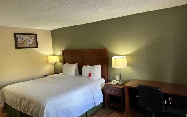 photo 4 of Econo Lodge Huntington - Barboursville University Area