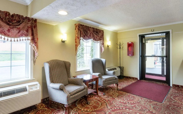 photo 5 of Econo Lodge Huntington - Barboursville University Area