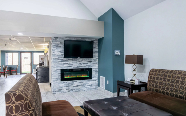 photo 2 of Quality Inn Carrollton