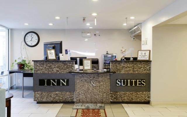 photo 2 of Copley Inn & Suites By OYO Akron OH