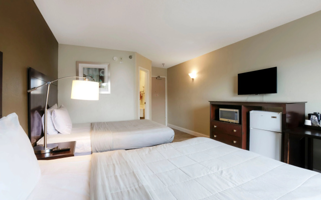 photo 3 of Copley Inn & Suites By OYO Akron OH