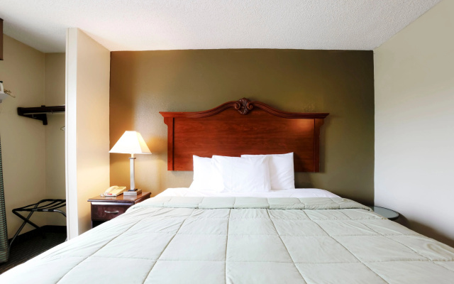 photo 4 of Copley Inn & Suites By OYO Akron OH