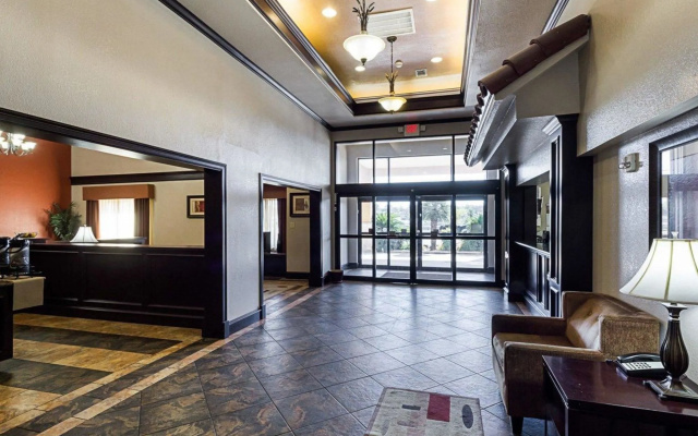 photo 2 of SureStay Plus Hotel by Best Western San Antonio North