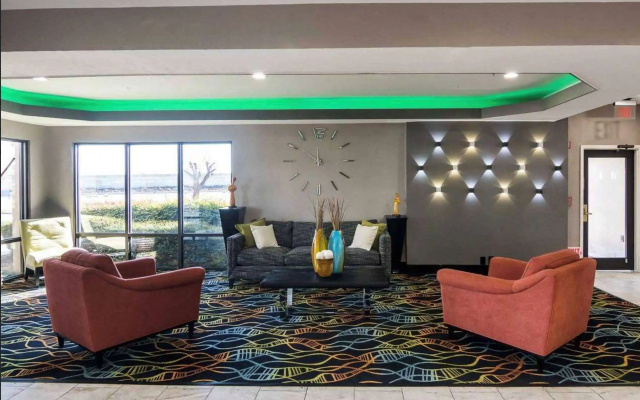 photo 2 of Days Inn by Wyndham Fort Worth North / Fossil Creek