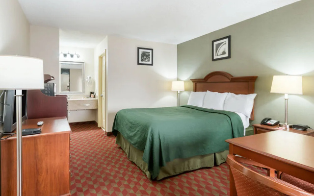 photo 3 of Econo Lodge Huntington - Barboursville University Area