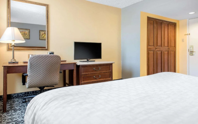 photo 3 of Quality Inn Airport