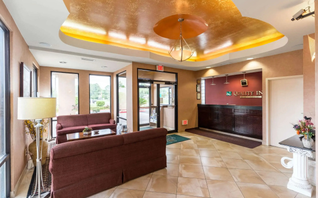 photo 2 of Quality Inn Alexandria